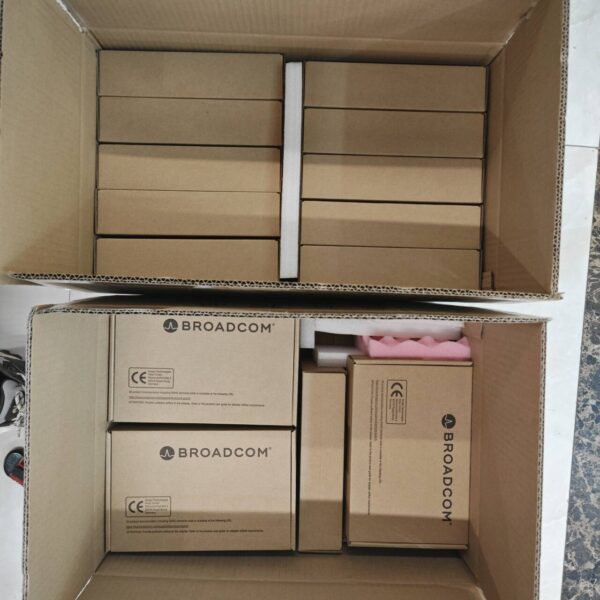 Broadcom MegaRAID® 9400 Series Tri-Mode Storage Adapters